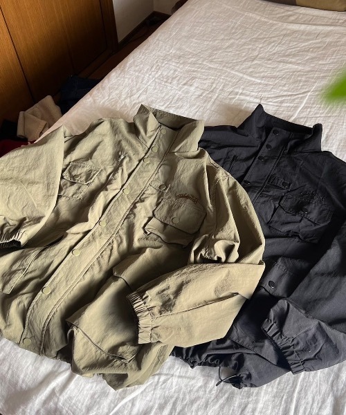 WudgeBoy（ワッジボーイ）の「mulch pocket nylon blouson（ナイロンジャケット・メンズ・ブラック/カーキ・MEDIUM/LARGE）」の11枚目の写真