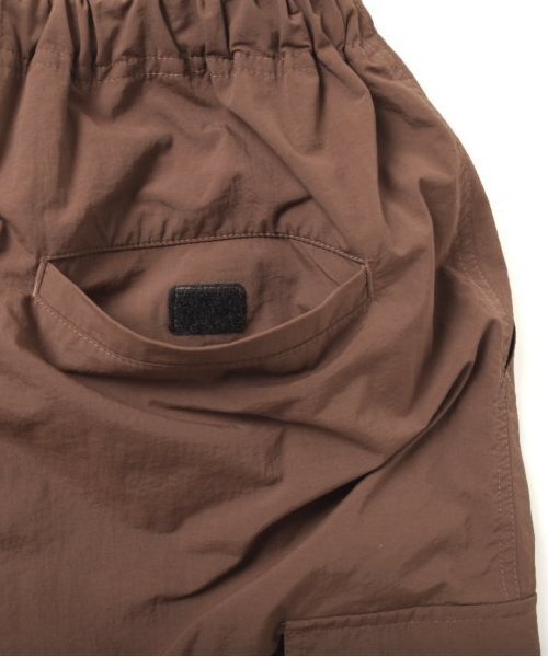 GLAZOS（グラソス）の「【大人向けサイズあり】【あったか】ナイロン起毛裏地付きカーゴパンツ（カーゴパンツ・キッズ・ブラック/ブラウン/チャコールグレー・LL/S/M/L）」の8枚目の写真