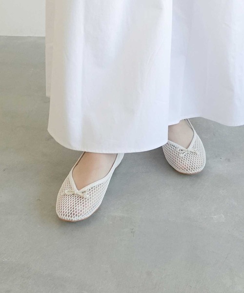 Daniella&GEMMA(ダニエラアンドジェマ)の「甲浅メッシュラウンドバレエシューズ(バレエシューズ・レディース・ホワイト/ブラック・36/37/38/39)」の12枚目の写真