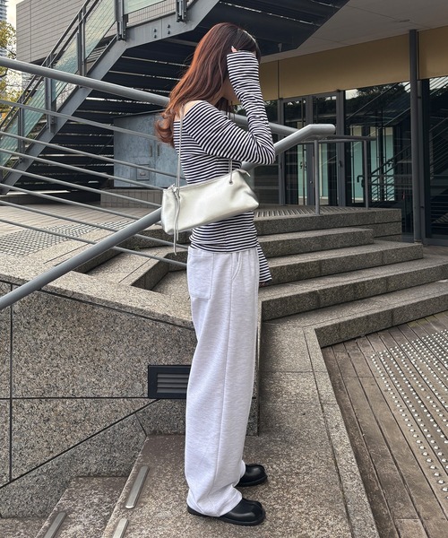 ISOOK（アイスー）の「【ISOOK / アイスー】オフショルボーダーカットソー / 2way 長袖 Tシャツ ボートネック ロングスリーブ ロンT タイト 細ボーダー 白 黒 グレー ホワイト ブラック ZOZOTOWN限定（Tシャツ/カットソー・レディース・ライトグレー/ブラック・FREE）」の14枚目の写真