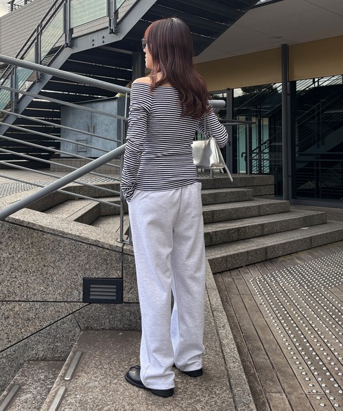 ISOOK（アイスー）の「【ISOOK / アイスー】オフショルボーダーカットソー / 2way 長袖 Tシャツ ボートネック ロングスリーブ ロンT タイト 細ボーダー 白 黒 グレー ホワイト ブラック ZOZOTOWN限定（Tシャツ/カットソー・レディース・ライトグレー/ブラック・FREE）」の19枚目の写真