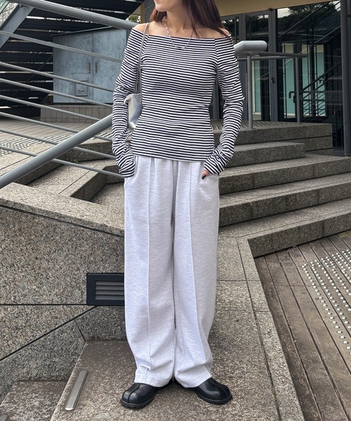 ISOOK（アイスー）の「【ISOOK / アイスー】オフショルボーダーカットソー / 2way 長袖 Tシャツ ボートネック ロングスリーブ ロンT タイト 細ボーダー 白 黒 グレー ホワイト ブラック ZOZOTOWN限定（Tシャツ/カットソー・レディース・ライトグレー/ブラック・FREE）」の11枚目の写真