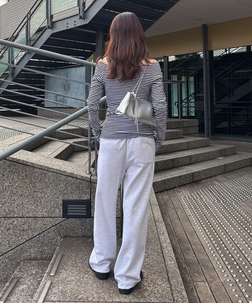 ISOOK（アイスー）の「【ISOOK / アイスー】オフショルボーダーカットソー / 2way 長袖 Tシャツ ボートネック ロングスリーブ ロンT タイト 細ボーダー 白 黒 グレー ホワイト ブラック ZOZOTOWN限定（Tシャツ/カットソー・レディース・ライトグレー/ブラック・FREE）」の13枚目の写真