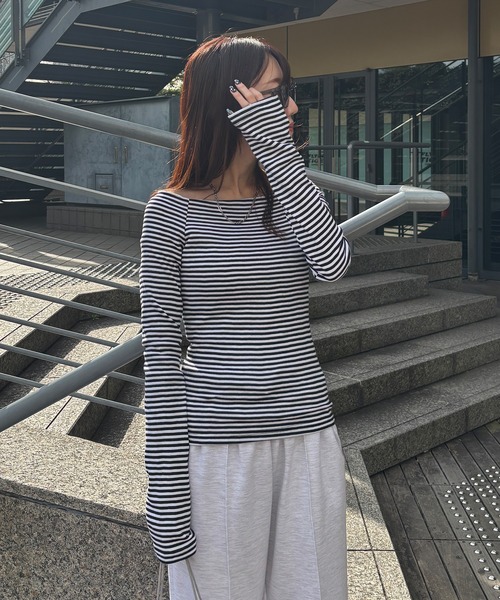 ISOOK（アイスー）の「【ISOOK / アイスー】オフショルボーダーカットソー / 2way 長袖 Tシャツ ボートネック ロングスリーブ ロンT タイト 細ボーダー 白 黒 グレー ホワイト ブラック ZOZOTOWN限定（Tシャツ/カットソー・レディース・ライトグレー/ブラック・FREE）」の15枚目の写真