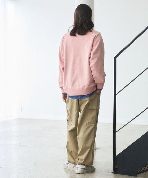 J.PRESS YORK STREET(ジェイプレスヨークストリート)の「【UNISEX】ラガータイプラグラン 裏毛トレーナー(ポロシャツ・メンズ・ピンク系/ホワイト系/ライトグレー系/ネイビー系/イエロー系・LARGE/MEDIUM/SMALL)」の12枚目の写真