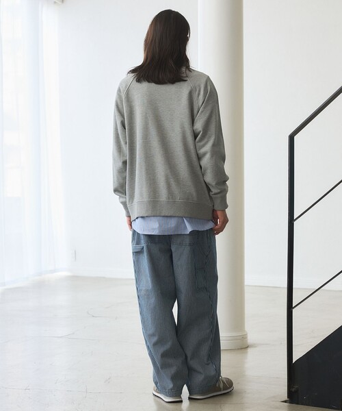 J.PRESS YORK STREET(ジェイプレスヨークストリート)の「【UNISEX】ラガータイプラグラン 裏毛トレーナー(ポロシャツ・メンズ・ピンク系/ホワイト系/ライトグレー系/ネイビー系/イエロー系・LARGE/MEDIUM/SMALL)」の16枚目の写真