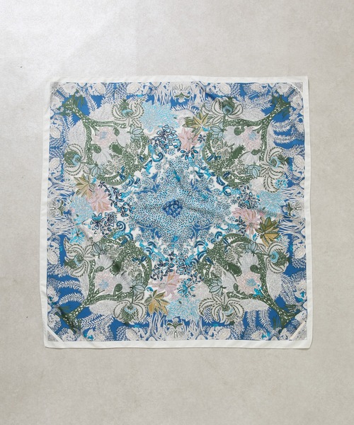 COLONY 2139（コロニートゥーワンスリーナイン）の「ボタニカル大判スカーフ 90×90（バンダナ/スカーフ・レディース・ブラック/ホワイト/ネイビー・FREE）」の4枚目の写真