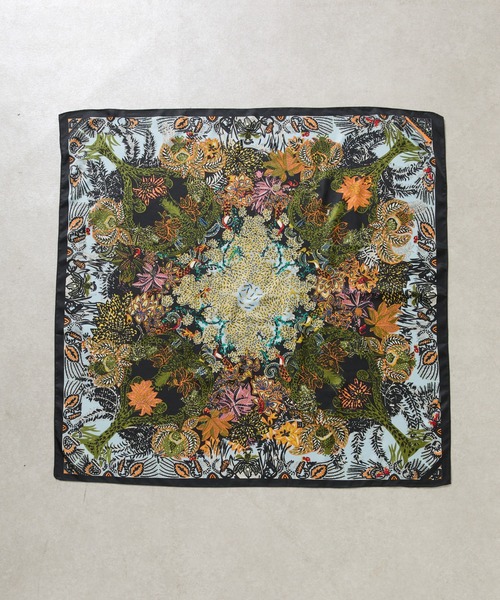 COLONY 2139（コロニートゥーワンスリーナイン）の「ボタニカル大判スカーフ 90×90（バンダナ/スカーフ・レディース・ブラック/ホワイト/ネイビー・FREE）」の11枚目の写真