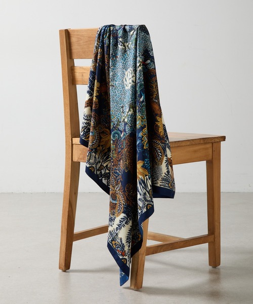 COLONY 2139（コロニートゥーワンスリーナイン）の「ボタニカル大判スカーフ 90×90（バンダナ/スカーフ・レディース・ブラック/ホワイト/ネイビー・FREE）」の20枚目の写真