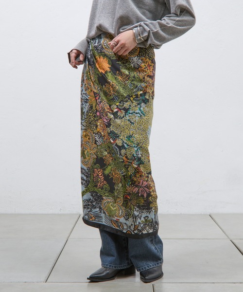 COLONY 2139（コロニートゥーワンスリーナイン）の「ボタニカル大判スカーフ 90×90（バンダナ/スカーフ・レディース・ブラック/ホワイト/ネイビー・FREE）」の13枚目の写真