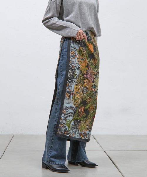 COLONY 2139（コロニートゥーワンスリーナイン）の「ボタニカル大判スカーフ 90×90（バンダナ/スカーフ・レディース・ブラック/ホワイト/ネイビー・FREE）」の14枚目の写真