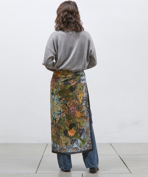 COLONY 2139（コロニートゥーワンスリーナイン）の「ボタニカル大判スカーフ 90×90（バンダナ/スカーフ・レディース・ブラック/ホワイト/ネイビー・FREE）」の17枚目の写真