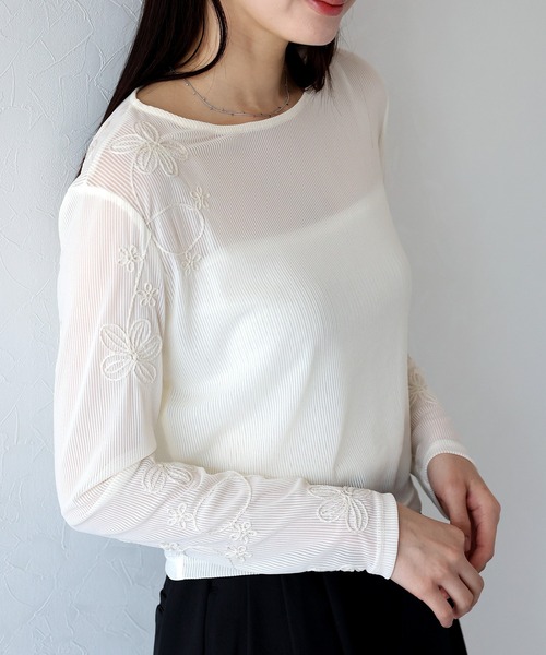 BLUEEAST(ブルーイースト)の「コード刺繍シアートップス(Tシャツ/カットソー・レディース・アイボリー/ネイビー/ブラック・MEDIUM)」の2枚目の写真