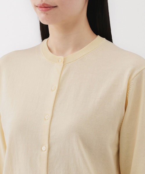 無印良品(ムジルシリョウヒン)の「婦人 UVカット強撚コットンクルーネックカーディガン(カーディガン/ボレロ・レディース・オフホワイト/ブラック/アイボリー/ピンク/ダークグレー/ネイビー/レンガ・S/M/L/XL)」の18枚目の写真