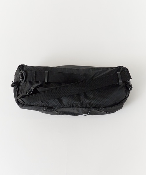 and wander（アンドワンダー）の「【入庫禁止】and wander/アンドワンダー Sil Waist Bag ウエストバッグ（ボディバッグ/ウエストポーチ・メンズ・ブラック・FREE）」の6枚目の写真