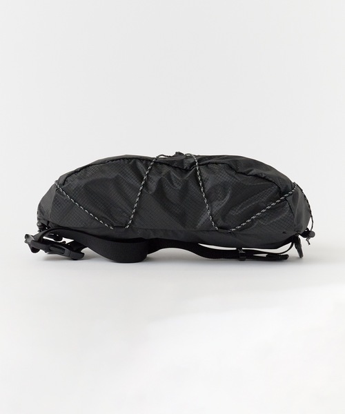 and wander（アンドワンダー）の「【入庫禁止】and wander/アンドワンダー Sil Waist Bag ウエストバッグ（ボディバッグ/ウエストポーチ・メンズ・ブラック・FREE）」の7枚目の写真