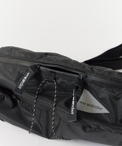 and wander（アンドワンダー）の「【入庫禁止】and wander/アンドワンダー Sil Waist Bag ウエストバッグ（ボディバッグ/ウエストポーチ・メンズ・ブラック・FREE）」の11枚目の写真