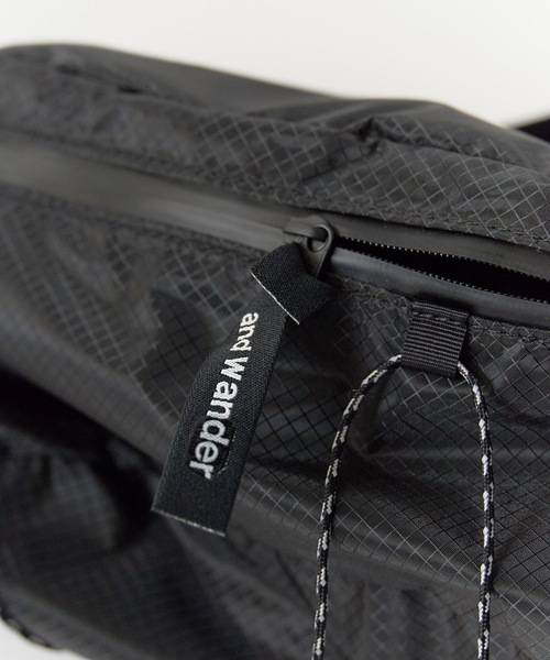 and wander（アンドワンダー）の「【入庫禁止】and wander/アンドワンダー Sil Waist Bag ウエストバッグ（ボディバッグ/ウエストポーチ・メンズ・ブラック・FREE）」の10枚目の写真