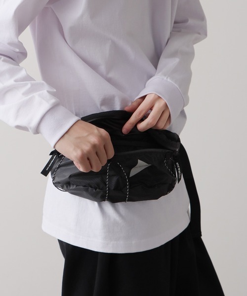 and wander（アンドワンダー）の「【入庫禁止】and wander/アンドワンダー Sil Waist Bag ウエストバッグ（ボディバッグ/ウエストポーチ・メンズ・ブラック・FREE）」の15枚目の写真
