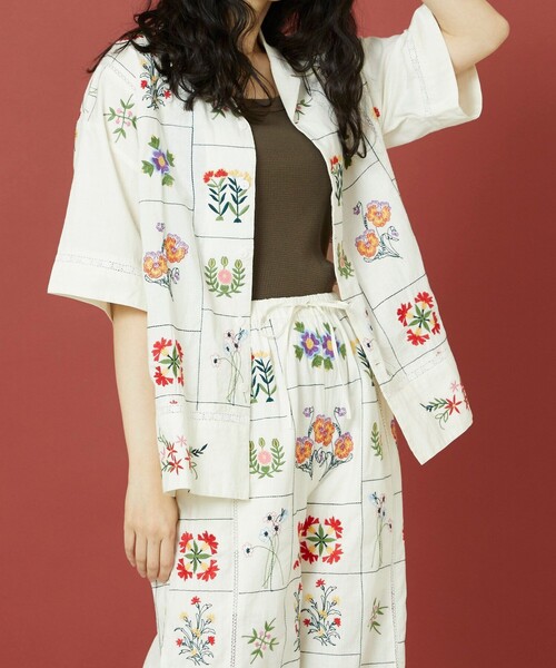 Freada（フリーダ）の「Freada/フリーダ パッチワーク花刺繍シャツ（シャツ/ブラウス・レディース・オフホワイト/ブラック・ﾌﾘ-）」の10枚目の写真