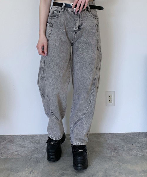 lilful(リルフル)の「立体切り替えデザイン ケミカルウォッシュ加工 ワイドバレルレッグデニム(デニムパンツ・レディース・グレー・S/M/L)」の6枚目の写真