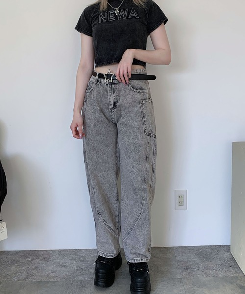 lilful(リルフル)の「立体切り替えデザイン ケミカルウォッシュ加工 ワイドバレルレッグデニム(デニムパンツ・レディース・グレー・S/M/L)」の7枚目の写真