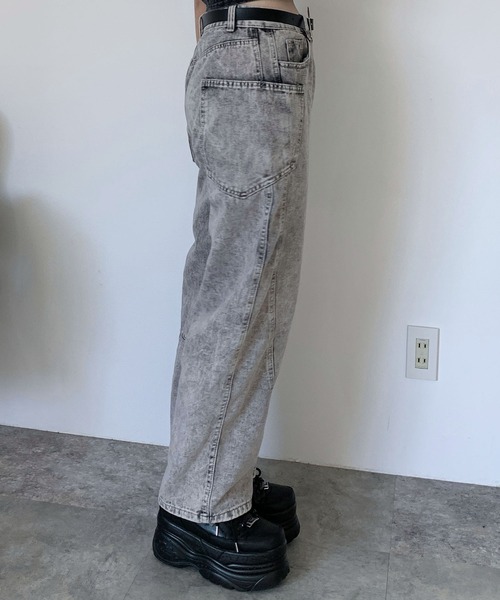lilful(リルフル)の「立体切り替えデザイン ケミカルウォッシュ加工 ワイドバレルレッグデニム(デニムパンツ・レディース・グレー・S/M/L)」の8枚目の写真