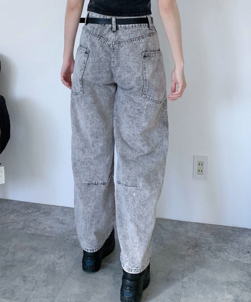 lilful(リルフル)の「立体切り替えデザイン ケミカルウォッシュ加工 ワイドバレルレッグデニム(デニムパンツ・レディース・グレー・S/M/L)」の9枚目の写真