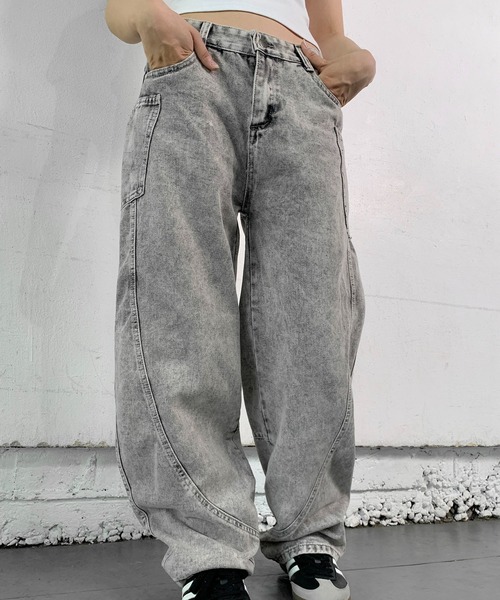 lilful(リルフル)の「立体切り替えデザイン ケミカルウォッシュ加工 ワイドバレルレッグデニム(デニムパンツ・レディース・グレー・S/M/L)」の12枚目の写真