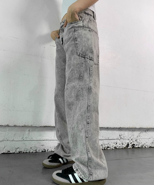 lilful(リルフル)の「立体切り替えデザイン ケミカルウォッシュ加工 ワイドバレルレッグデニム(デニムパンツ・レディース・グレー・S/M/L)」の13枚目の写真