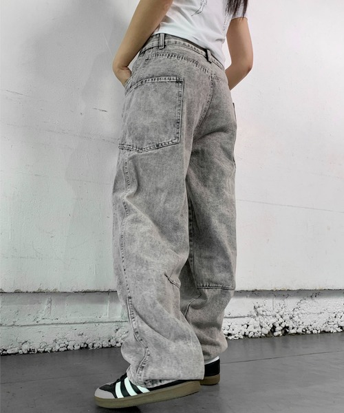 lilful(リルフル)の「立体切り替えデザイン ケミカルウォッシュ加工 ワイドバレルレッグデニム(デニムパンツ・レディース・グレー・S/M/L)」の15枚目の写真