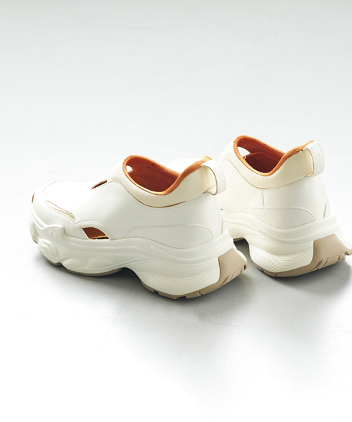 Au BANNISTER（オゥバニスター）の「メリージェーンスニーカー（スニーカー・レディース・シルバー/ブラック/ホワイト・22.5/23/23.5/24/24.5）」の6枚目の写真