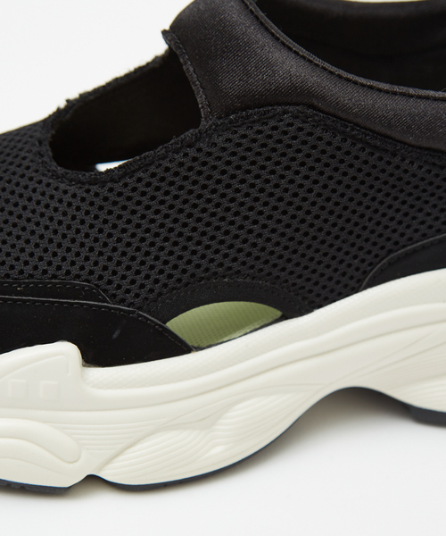 Au BANNISTER（オゥバニスター）の「メリージェーンスニーカー（スニーカー・レディース・シルバー/ブラック/ホワイト・22.5/23/23.5/24/24.5）」の19枚目の写真