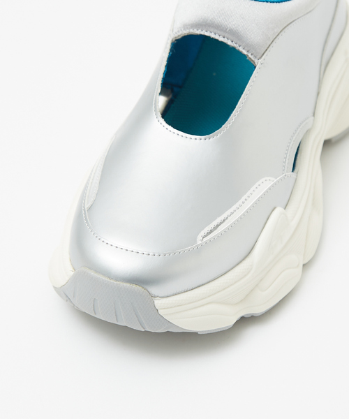 Au BANNISTER（オゥバニスター）の「メリージェーンスニーカー（スニーカー・レディース・シルバー/ブラック/ホワイト・22.5/23/23.5/24/24.5）」の17枚目の写真