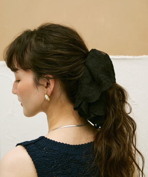 GLOSSY SMOOTH ZIP SCRUNCHIE(FREE SIZE Black): LIMI feu｜THE