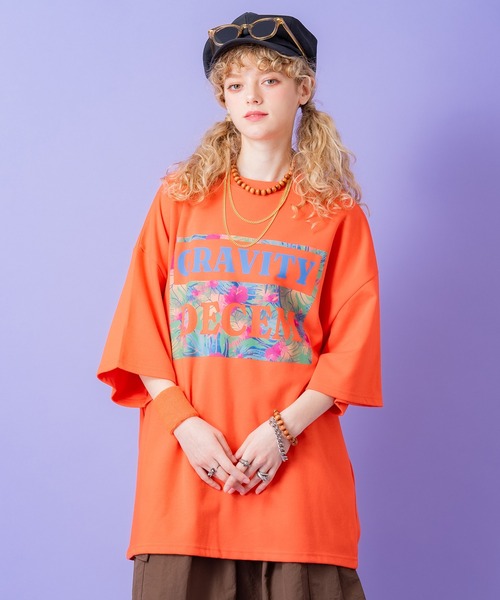 a.p.o.v.(エーピーオービー)の「a.p.o.v. フラワーミックスビッグボックスロゴプリントオーバーサイズTシャツ(Tシャツ/カットソー・メンズ・ホワイト/ブラック/オレンジ・ONESIZE)」の3枚目の写真