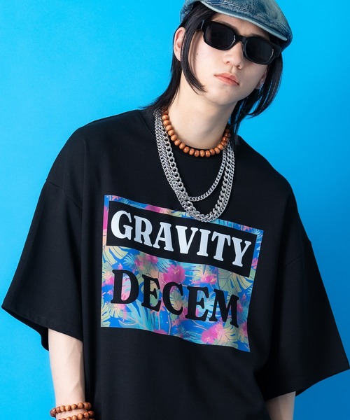 a.p.o.v.(エーピーオービー)の「a.p.o.v. フラワーミックスビッグボックスロゴプリントオーバーサイズTシャツ(Tシャツ/カットソー・メンズ・ホワイト/ブラック/オレンジ・ONESIZE)」の2枚目の写真