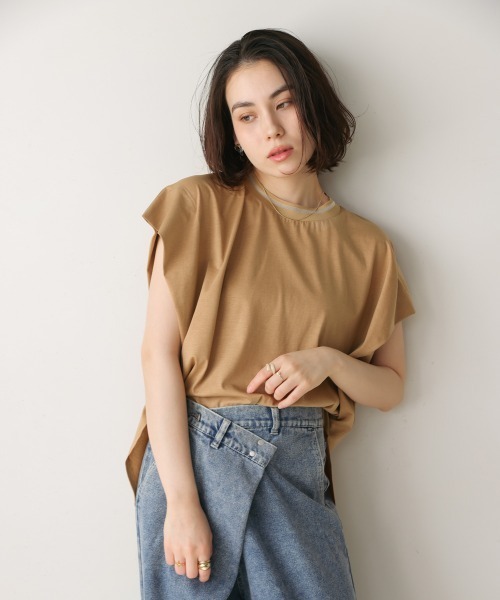 Bou Jeloud(ブージュルード)の「衿ラインプルオーバー(Tシャツ/カットソー・レディース・キャメル/オフホワイト/ブルー/ブラック・FREE)」の4枚目の写真