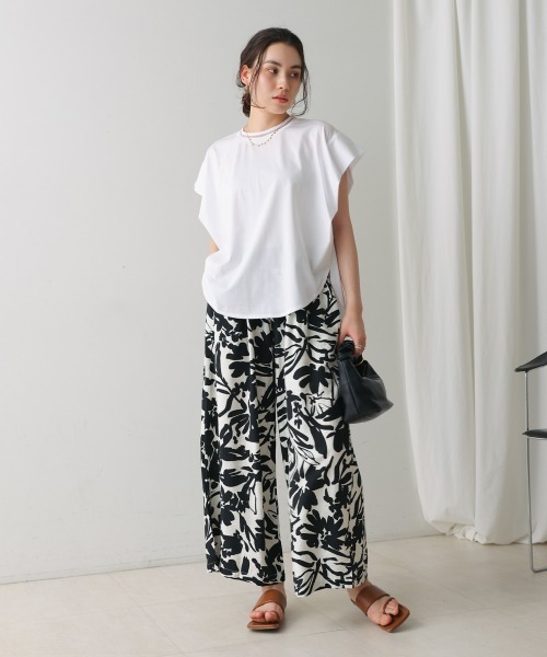 Bou Jeloud(ブージュルード)の「衿ラインプルオーバー(Tシャツ/カットソー・レディース・キャメル/オフホワイト/ブルー/ブラック・FREE)」の6枚目の写真