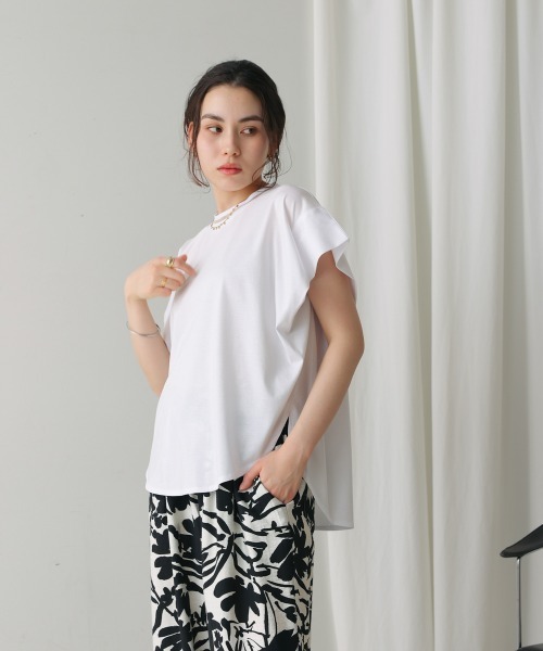 Bou Jeloud(ブージュルード)の「衿ラインプルオーバー(Tシャツ/カットソー・レディース・キャメル/オフホワイト/ブルー/ブラック・FREE)」の7枚目の写真