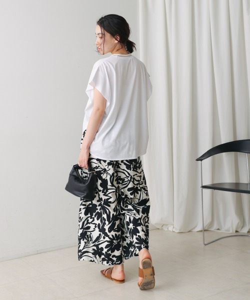 Bou Jeloud(ブージュルード)の「衿ラインプルオーバー(Tシャツ/カットソー・レディース・キャメル/オフホワイト/ブルー/ブラック・FREE)」の12枚目の写真
