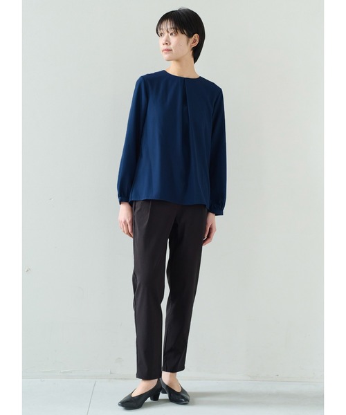 IEDIT(イディット)の「IEDIT 抗菌防臭&UVカットがうれしい バックプリーツが品よく揺れる 後ろ姿が印象的な着映えトップス(シャツ/ブラウス・レディース・ネイビー/ライトグリーン・LL/3L/M/L/4L/S)」の3枚目の写真