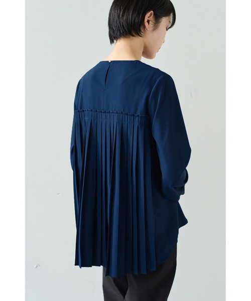 IEDIT(イディット)の「IEDIT 抗菌防臭&UVカットがうれしい バックプリーツが品よく揺れる 後ろ姿が印象的な着映えトップス(シャツ/ブラウス・レディース・ネイビー/ライトグリーン・LL/3L/M/L/4L/S)」の7枚目の写真