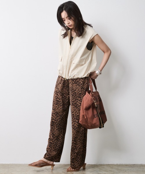 CHIC STYLE（シックスタイル）の「ジップアップブラウス＜大きいサイズ有＞シックスタイル（シャツ/ブラウス・レディース・クリーム/ブラック・L/M/5L/4L/3L/LL）」の3枚目の写真