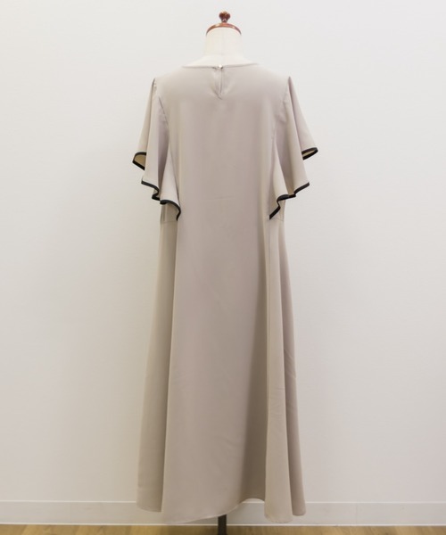 CLETTE(クレット)の「配色使いフレア袖ワンピース(ワンピース・レディース・サンドグレー/ブラック/チャコールグレー・3L/LL/4L)」の18枚目の写真
