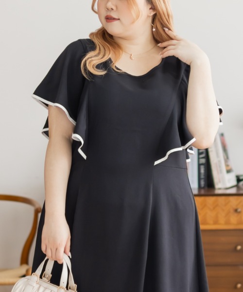 CLETTE(クレット)の「配色使いフレア袖ワンピース(ワンピース・レディース・サンドグレー/ブラック/チャコールグレー・3L/LL/4L)」の9枚目の写真