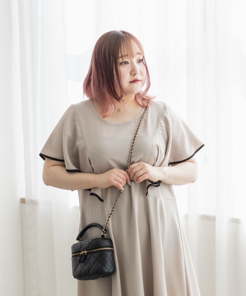 CLETTE(クレット)の「配色使いフレア袖ワンピース(ワンピース・レディース・サンドグレー/ブラック/チャコールグレー・3L/LL/4L)」の22枚目の写真