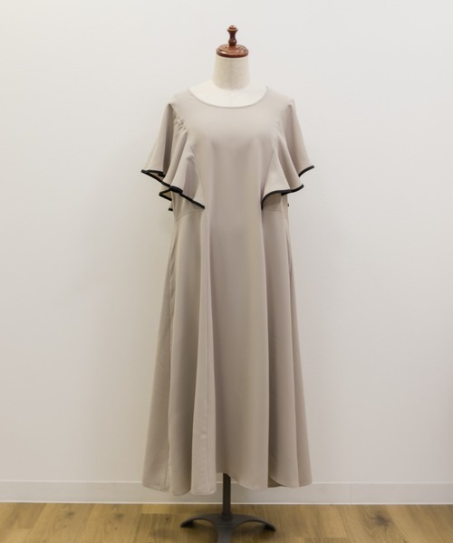 CLETTE(クレット)の「配色使いフレア袖ワンピース(ワンピース・レディース・サンドグレー/ブラック/チャコールグレー・3L/LL/4L)」の20枚目の写真