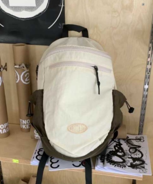 Vipoa(ヴィポア)の「バイカラーナイロンlogoバッグパック(バックパック/リュック・レディース・イエロー/アイボリー/ブルー/パープル/ピンク・FREE)」の9枚目の写真