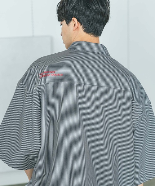 LAKOLE（ラコレ）の「ワーク刺繍シャツ / 498934（シャツ/ブラウス・メンズ・ブラック系その他/ホワイト/グリーン・MEDIUM/LARGE）」の2枚目の写真